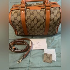 Gucci crossbody Bag.